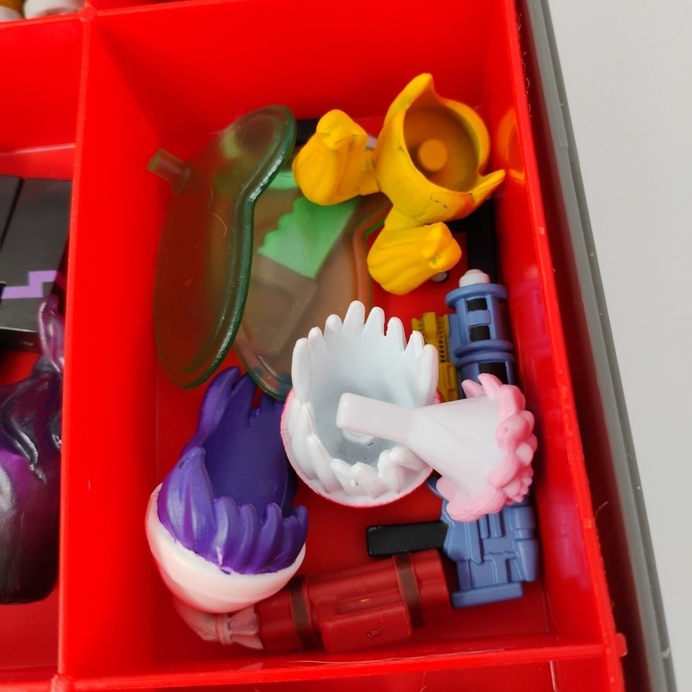 ROBLOX Storage Carry Case with 15 Figures & Accessories - No Codes Included - Picture 10 of 16